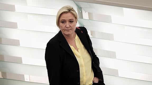 Marine Le Pen publica fotos de las terribles ejecuciones del Estado Islámico en Twitter