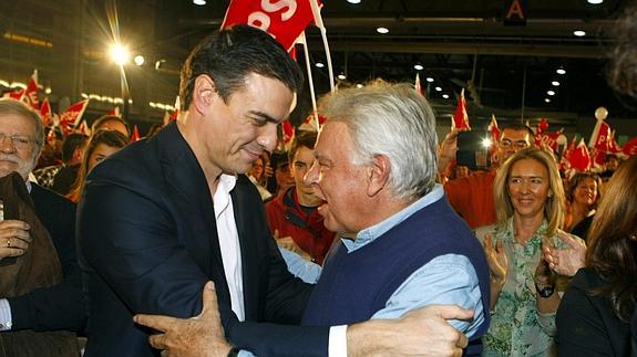 Pedro Sánchez almuerza con Felipe González tras ser recibido por Rajoy en Moncloa