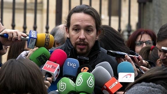 Iglesias condiciona el diálogo a la salida de los partidos de los consejos administración