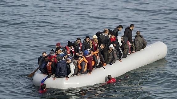 Más de un millón de inmigrantes llegaron a Europa por mar en 2015