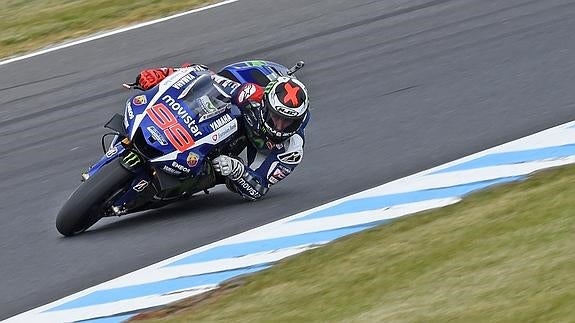 Lorenzo sigue marcando el paso