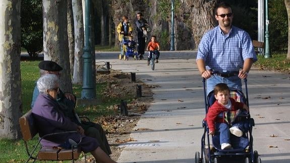 Los padres, la figura preferida para pedir dinero y ayuda para buscar trabajo