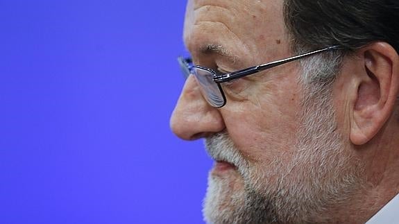 Rajoy ve «pintoresca» la petición de Sánchez a Tsipras para que medie ante Podemos