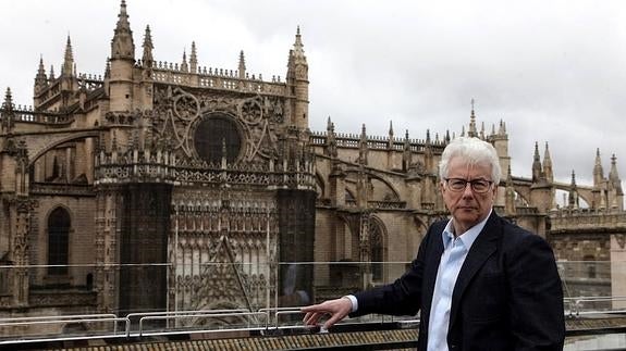 Ken Follett, en Sevilla para documentar su nuevo libro