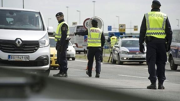 El tráfico de personas hacia Europa generó unos beneficios de hasta 6.000 millones