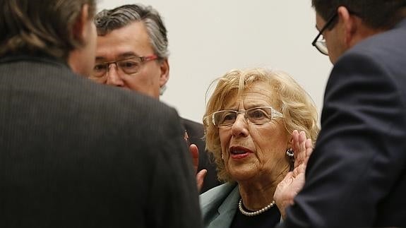 Carmena implantará la jornada de 35 horas semanales para empleados públicos