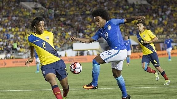 Flojo debut de Brasil ante Ecuador