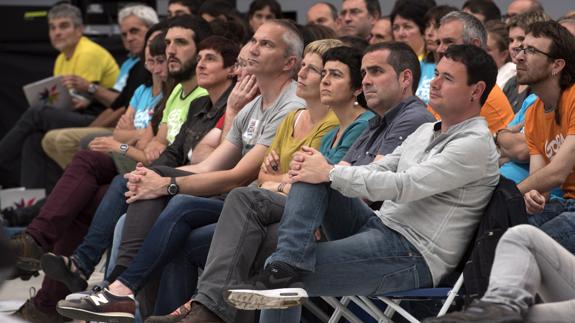 Sortu inicia su refundación ofreciéndose para el acuerdo y criticando al PNV