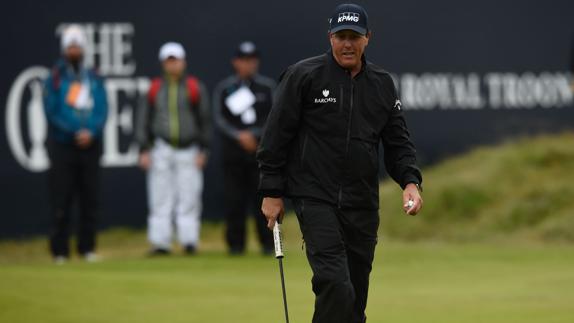 Phil Mickelson sigue al frente del Open Británico en Troon