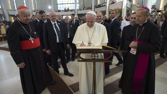 El Papa reza para convertir a los terroristas y que reconozcan la maldad