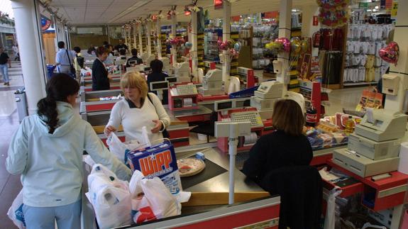 La confianza de los consumidores cae en julio por las peores expectativas