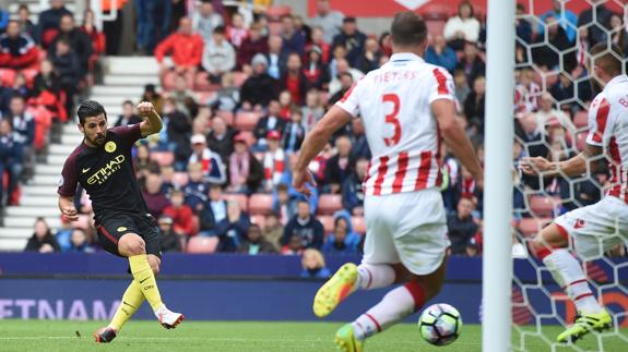 El City golea 4-1 al Stoke con dobletes de Agüero y el español, Nolito