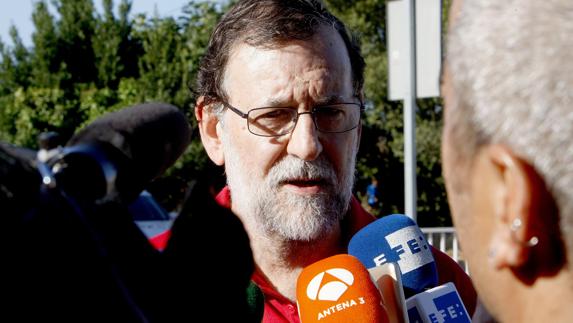 Rajoy avisa al PSOE del «disparate» de votar en Navidad