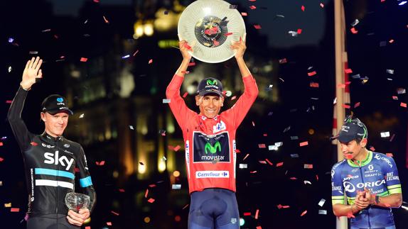 Quintana celebra en Cibeles el sueño rojo de la Vuelta