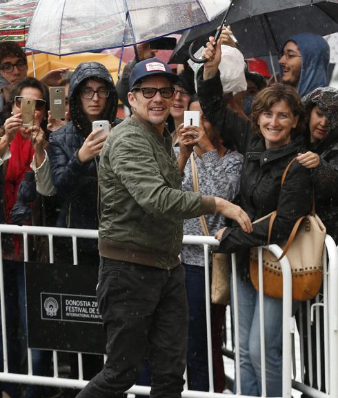 Ethan Hawke se moja por sus fans en el Festival de San Sebastián