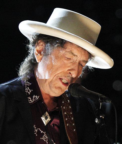 Bob Dylan guarda silencio