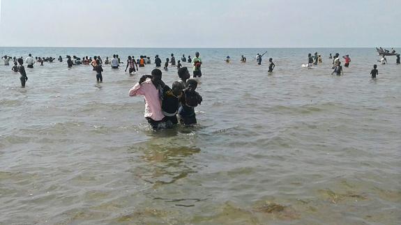 Al menos nueve muertos al hundirse un barco en un lago de Uganda