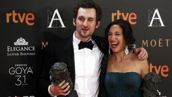 Con los Goya en la mano