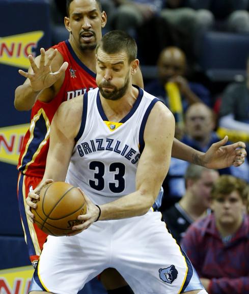 Marc Gasol coquetea con el 'triple-doble' en una noche de derrotas y frustraciones