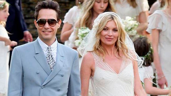 Publican las fotos de Kate Moss desnuda en su boda