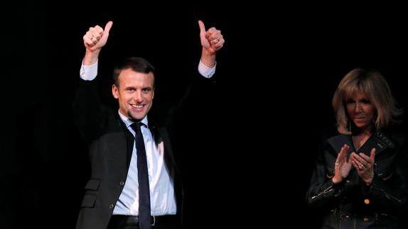 Macron supera por primera vez a Le Pen en la primera vuelta, según un sondeo