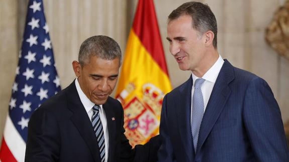 Obama obsequió a Felipe VI con una cazadora de aviador personalizada