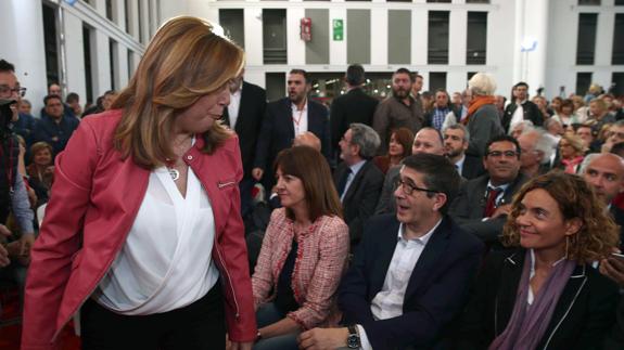 Los tres candidatos del PSOE coinciden en el acto de homenaje a Carme Chacón