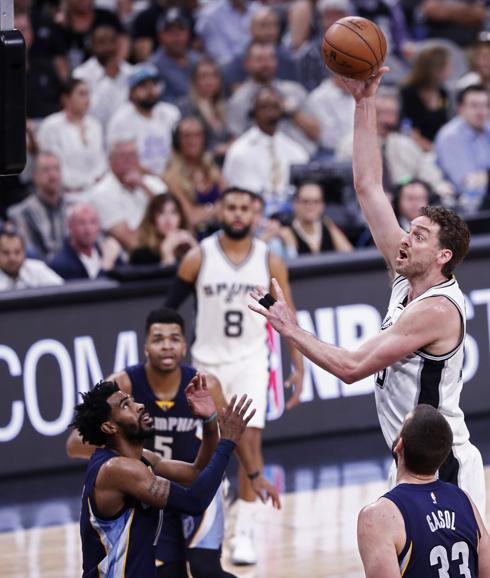 Los Spurs de Pau ganan a los Grizzlies de Marc y están a un triunfo de semifinales