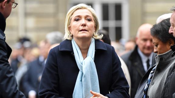 Le Pen apela a los «insumisos» que respaldan a Mélenchon a que no voten a Macron