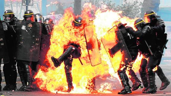 Cuatro policías heridos durante los disturbios del Primero de Mayo en Francia