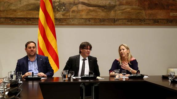 El Govern ve en «vía muerta» negociar con Rajoy e inicia los pasos a un referéndum