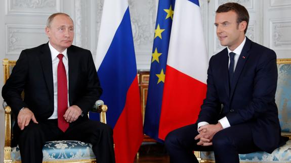 Macron, «sin concesiones» durante la reunión con Putin en Versalles