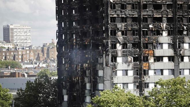 Unos 600 edificios en Inglaterra tienen un revestimiento inflamable similar al de Grenfell