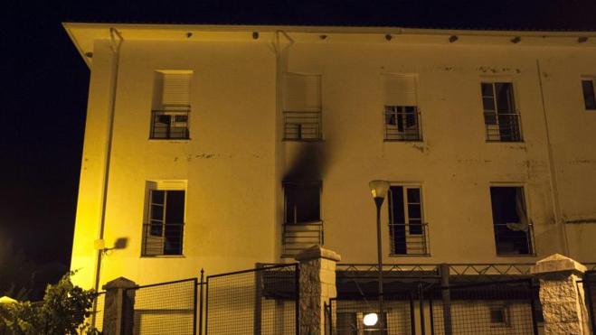 Mueren dos personas en un incendio en una residencia de mayores de Cádiz