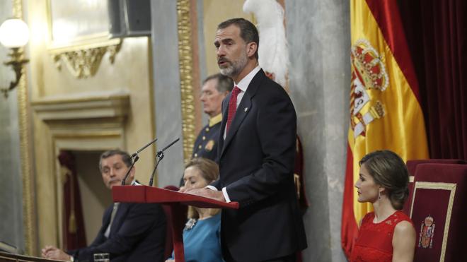 Felipe VI: «Fuera de la ley sólo hay arbitrariedad, imposición y negación de libertad»