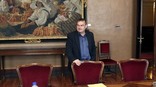 Ángel González descarta dimitir como diputado regional