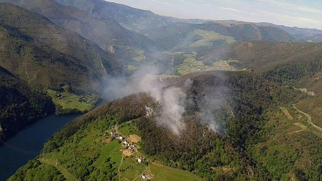 El incendio en Serandinas deja unas 100 hectáreas calcinadas