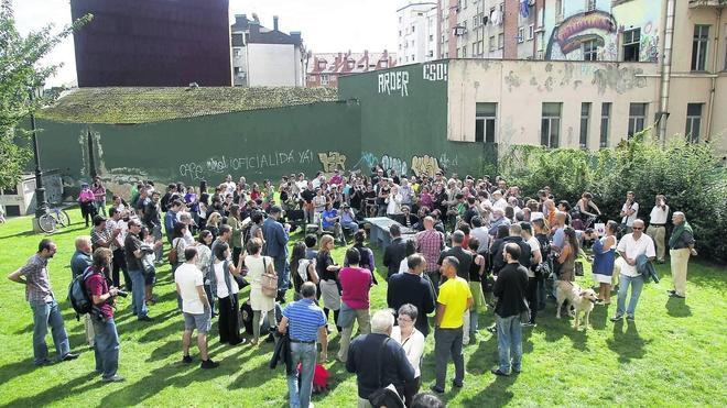 La Madreña saca sus actividades a la calle en busca de respaldo