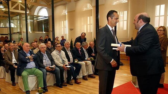 El alcalde anima a la plantilla municipal a adaptarse a la revolución tecnológica