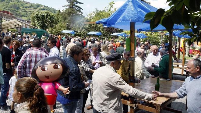 3.000 litros de sidra gratuitos en El Entrego