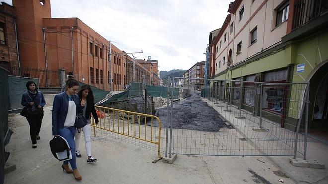 El avance de las obras del soterramiento recupera cien plazas de aparcamiento