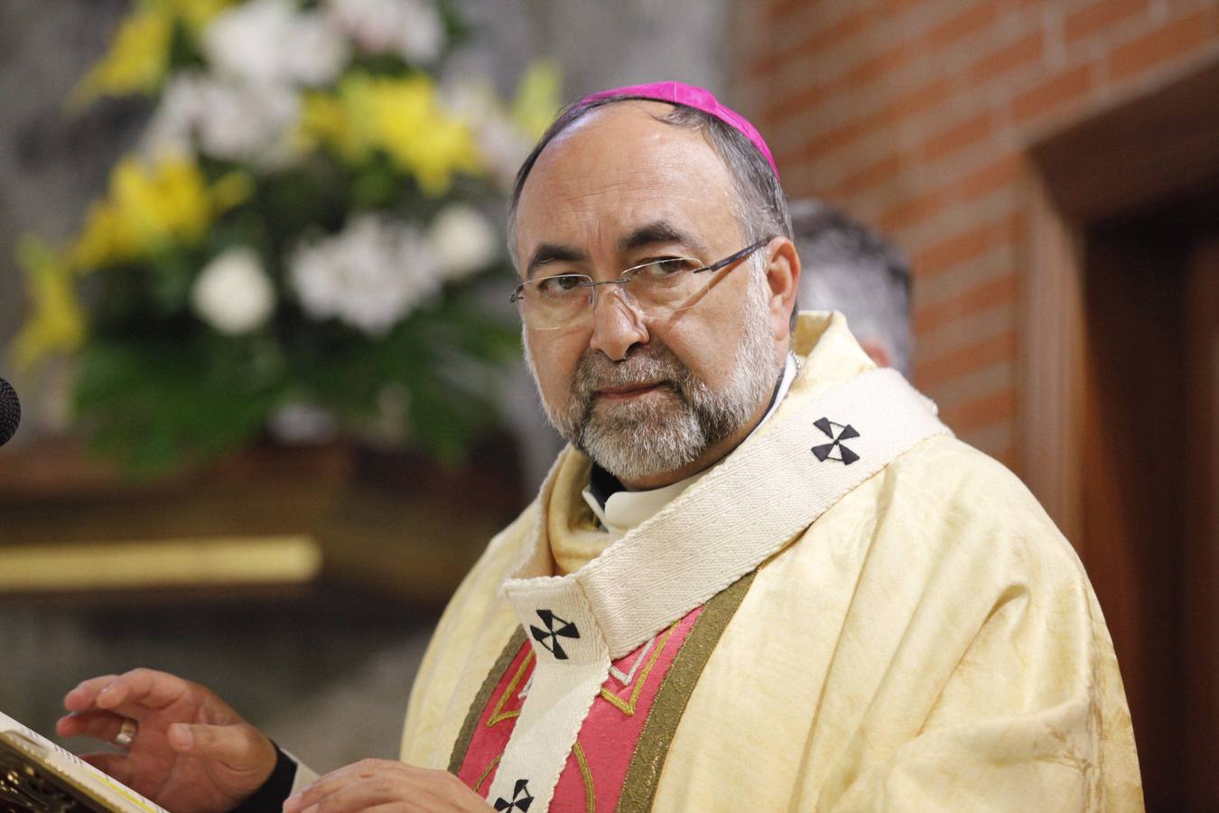 El Arzobispo pide a los cristianos asturianos que recen para que la Santina bendiga a Felipe VI