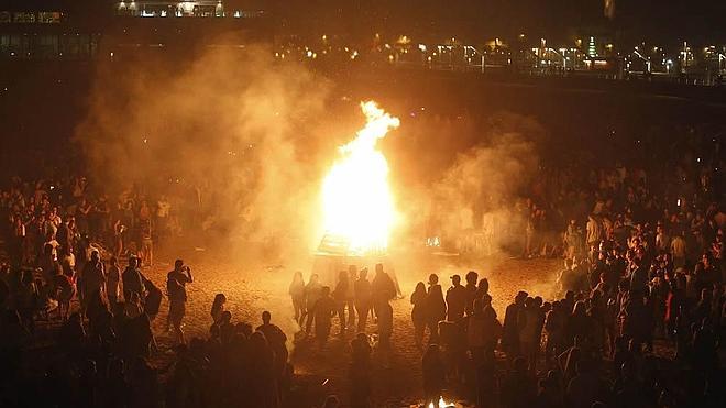 Arde San Xuan, empieza el verano
