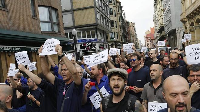 Los trabajadores de Esmena se manifiestan en Gijón para reclamar "un convenio digno"
