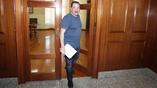 Luis Solares, único concejal del PP en Corvera, deja el partido: "Soy víctima de una purga política"