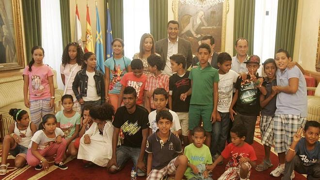 Esther Díaz elogia el programa 'Vacaciones en paz' para niños saharauis