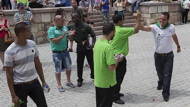 Pablo Álvarez gana el concurso de escanciadores de Nava