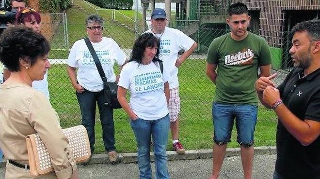 La alcaldesa de Langreo prevé llevar al pleno del viernes la apertura de la piscina de Riaño