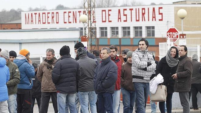 La plantilla del Matadero de Noreña decide ocupar a turnos la empresa