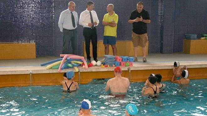 El sanatorio Adaro, pionero en terapias acuáticas para niños con problemas de desarrollo